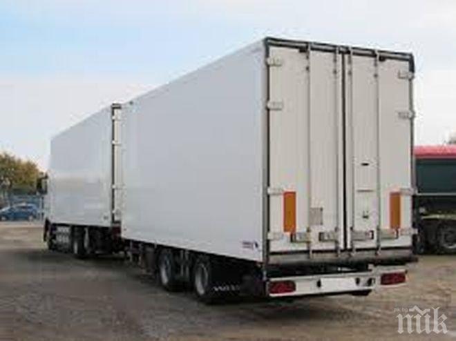 Български камион е паднал в река Тиса, шофьорът бил с менингит