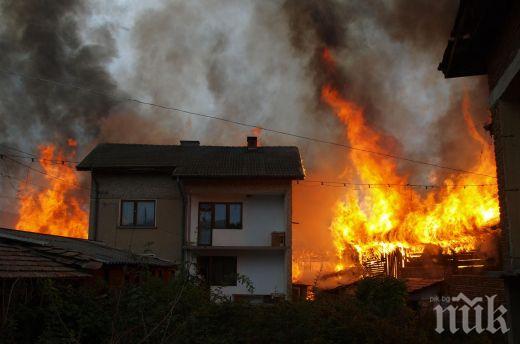 ТРАГЕДИЯ В СЪЕДИНЕНИЕ! 70-годишен изгоря жив в дома си
