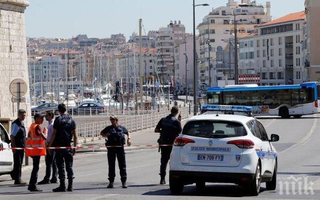 Извънредно от Марсилия! Мъж нападна случайни минувачи с нож, има ранени