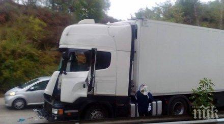 тежка катастрофа два тира микробус затвори хаинбоаз