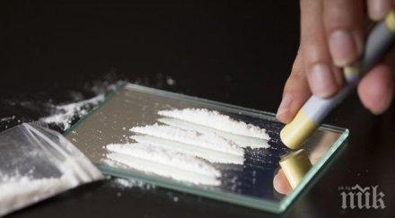 шок изрод шмърка дрога годишния син столично заведение