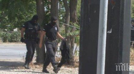 извънредно маскирани полицаи натръшкаха двама души пловдив снимки