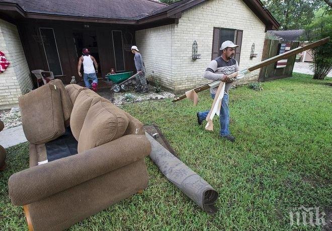 Огромни щети! Близо 40 хиляди къщи са пострадали в Хюстън от урагана Харви