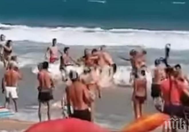 Масов бой на плажа в Несебър! Група роми били набити заради агресивно поведение (ВИДЕО)
