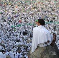 Десетки поклонници загинаха в Мека от началото на хаджа