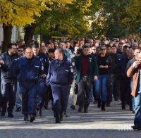 НЕДОВОЛСТВО! Полицаи излязоха на протест в Пловдив

