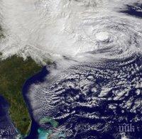 Страшен ураган се завихря над Атлантическия океан
