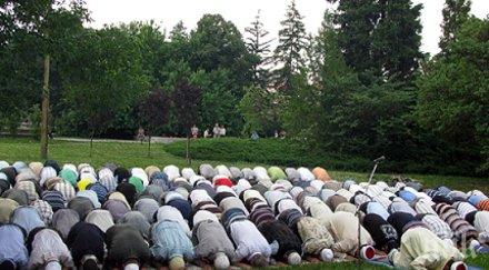 отбелязва големият мюсюлмански празник курбан байрам