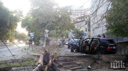 бързи яростни мъж бере душа ударил челно стена