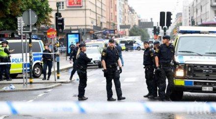 кървава атака мъж нападна полицай центъра стокхолм снимки