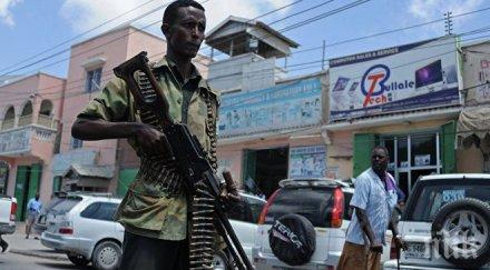 убити атака военна база терористи сомалия