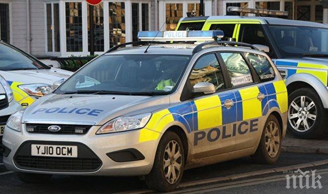 Автомобил се заби в жилищна сграда във Великобритания