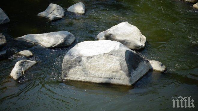 Чудо! Човешка фигура изплува във водите на река Струма