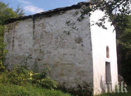 Все повече даряват за църквата в с. Беренде