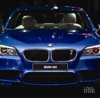 БМВ с четирима младежи връхлетя върху антични разкопки в Пловдив (СНИМКИ)