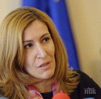 Ангелкова отговаря пред депутатите за финансовото състояние на 