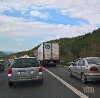 Няма да се научим! Шест пъти са се увеличили глобите през 2017 година за шофиране в аварийната лента