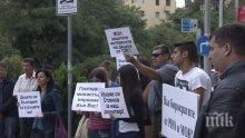 Родители и ученици протестираха в подкрепа на уволнения директор на СМГ
