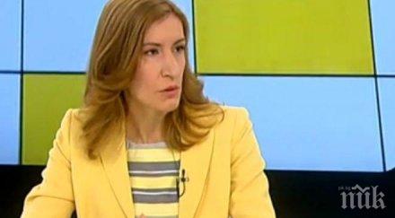 ангелкова пращаме картички чуждестранните туристи покажем лично отношение