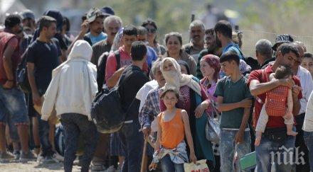 австрия намалява помощите мигранти