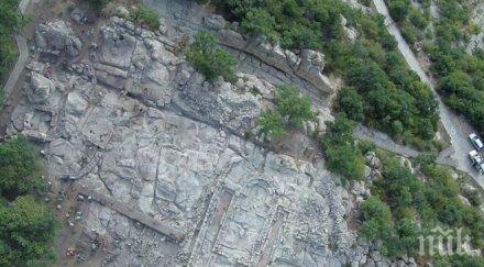 250 000 туристи годишно минават перперикон царевец