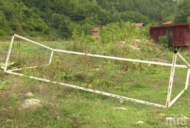 Прокуратурата разследва смъртта на детето, загинало на селски стадион