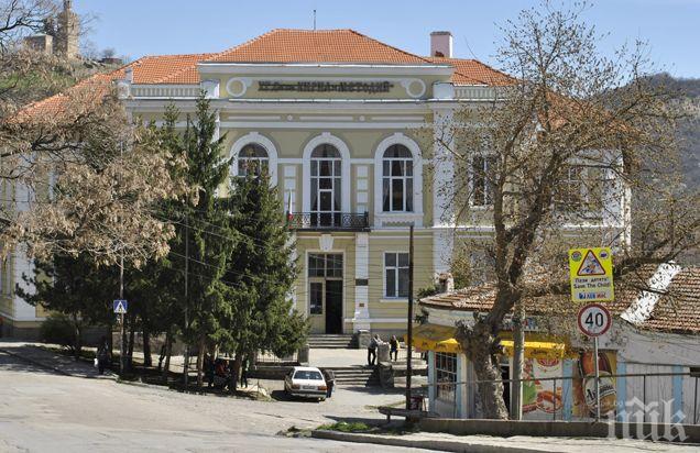 Здравните служби налазиха училищата във Велико Търново, проверяват готови ли са за новата учебна година