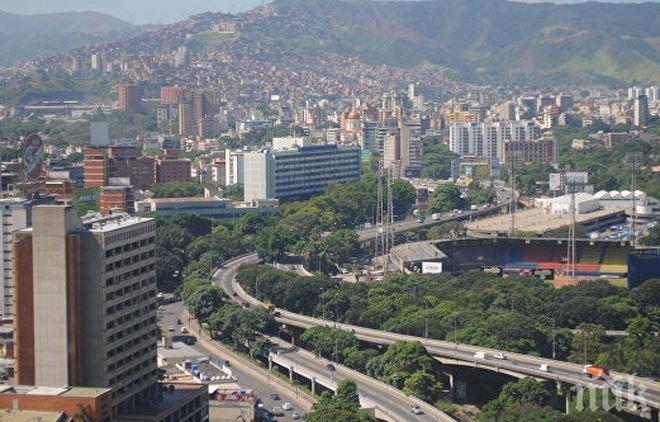 Бедствие! Няколко района на Каракас под вода заради проливни дъждове