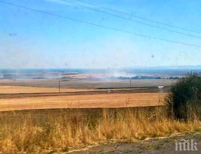 Пожар затвори пътя Каблешково-Ахелой