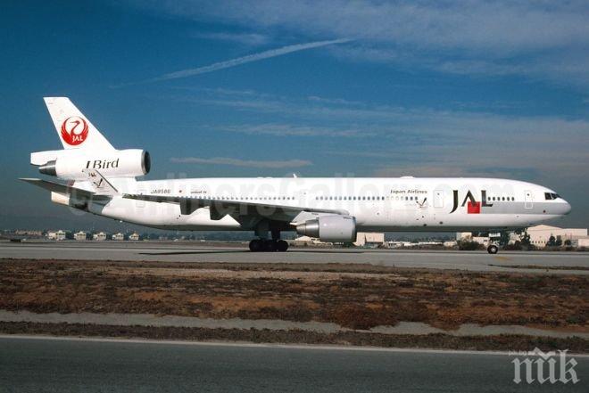 ИЗВЪНРЕДНО: Пътнически самолет кацна аварийно в Япония след сблъсък с птица
