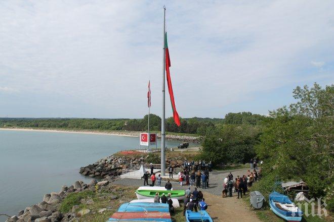 Вандали оставиха България без знаме на границата в Резово! 