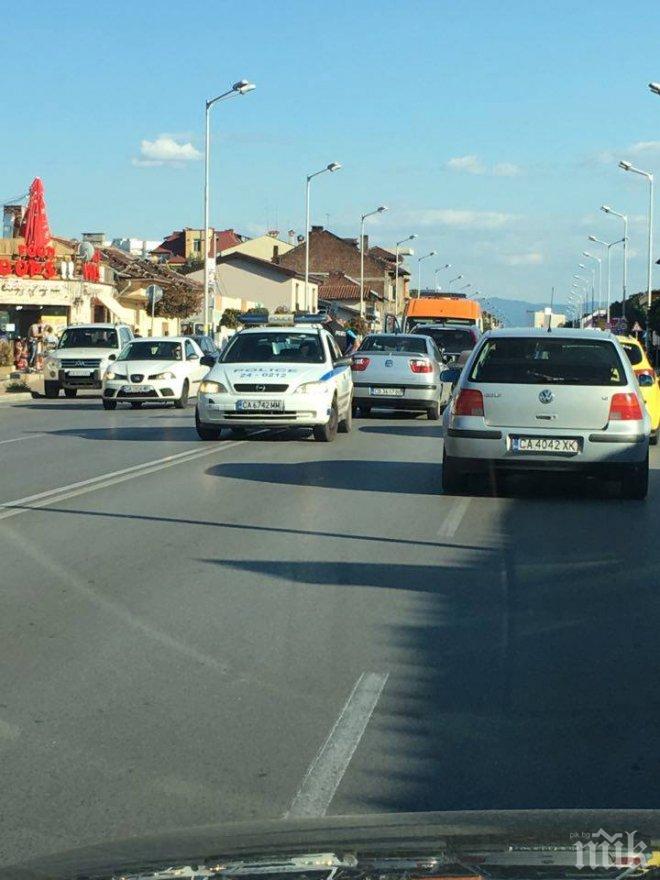 СИГНАЛ ДО ПИК! Три коли са се насмели на Ломско шосе, полиция е отцепила мястото (СНИМКИ)