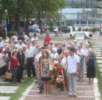 Социалистите в Бургас черпят пред „Альошата” с шпеков салам, лимонада и 