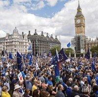 ЩЕ ИМА ЛИ ОБРАТ! Десетки хиляди на демонстрация в Лондон срещу Брекзит