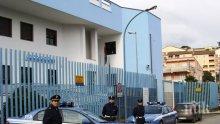 Ужасяващо! Разследват италиански полицаи за изнасилване на студентки
