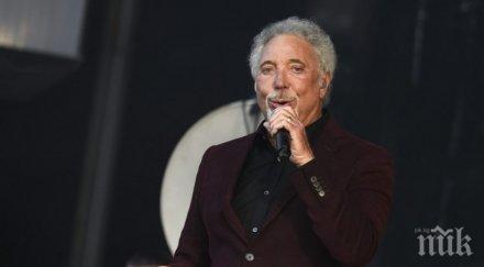 драма лекари борят живота том джоунс