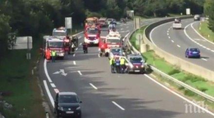 австрия петима загинаха страшна катастрофа бус видео