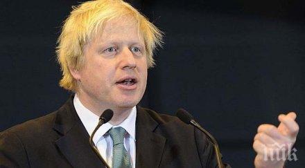 борис джонсън също загрижи пострадалите ирма великобритания дава млн паунда