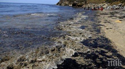 пробойна ферибот предизвика голям петролен разлив атина