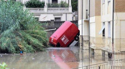 шестима вече жертвите наводненията ливорно