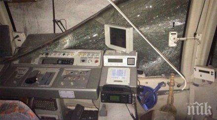 шаш влак вряза стена метрото