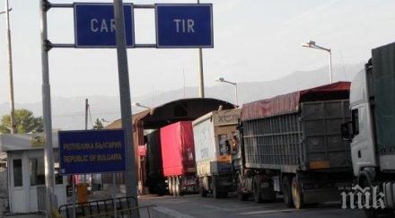 тапа два километра колоната леки автомобили автобуси гкпп кулата