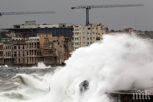 ПОТОП! „Ирма“ удари Куба с 11-метрови вълни