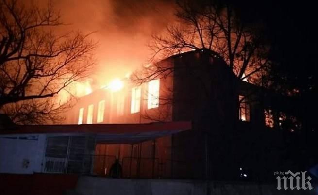 Пожар изпепели до основи старо училище във Врачанско