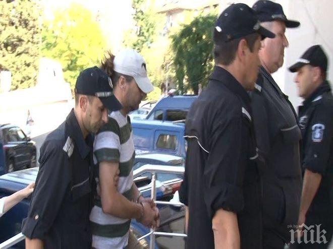 Пуснаха от ареста подкупните инспектори по храните