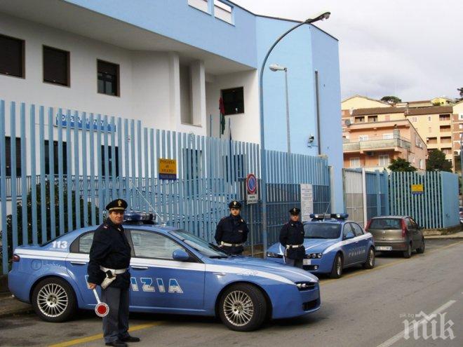 Ужасяващо! Разследват италиански полицаи за изнасилване на студентки