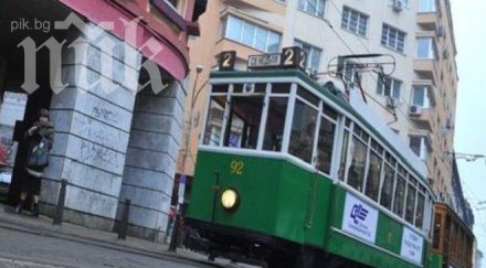ретро трамвай обикаля столицата