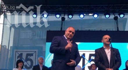 учителка включи третокласници предизборната кампания герб