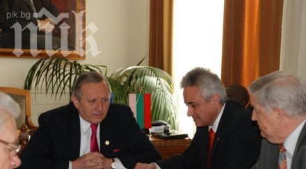 марин райков разкритикува учебниците история литература