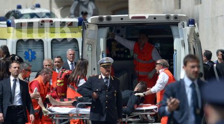 психично болен рани минувач премиерския дворец рим